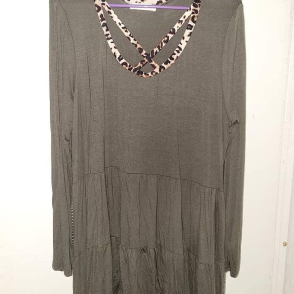 Olive green tunic with leopard - Picture 3 of 3